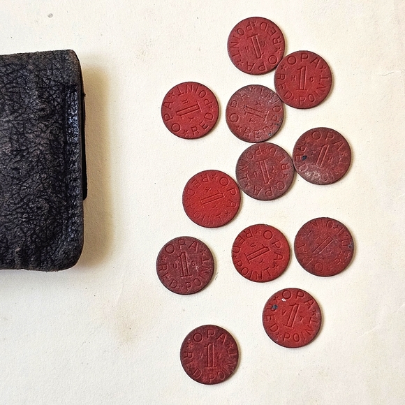 WWII Antique Womens Black Wallet Purse and Lot of 12 OPA Red Point Ration Tokens - Picture 10 of 15